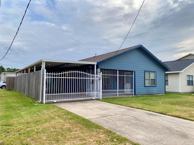 221 E Defee Avenue, Baytown, TX 77520