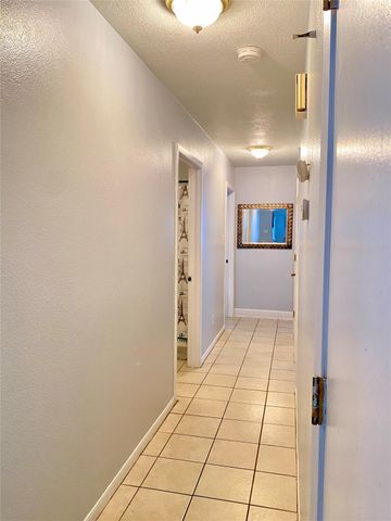 221 E Defee Avenue, Baytown, TX 77520