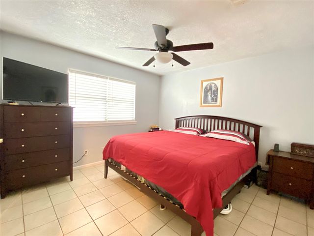 221 E Defee Avenue, Baytown, TX 77520