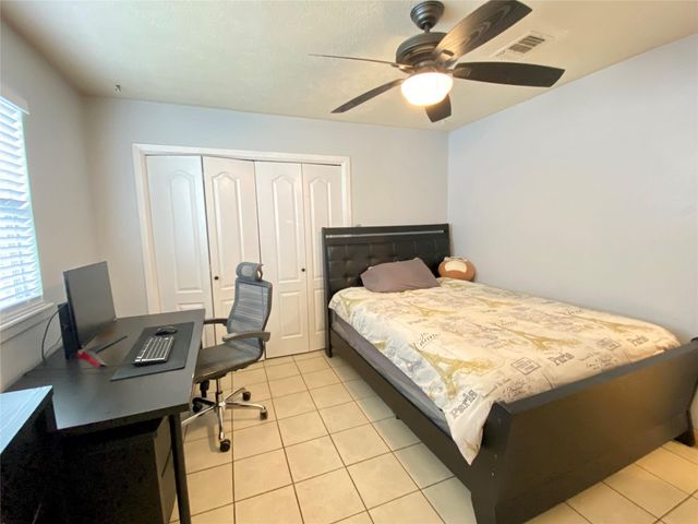 221 E Defee Avenue, Baytown, TX 77520