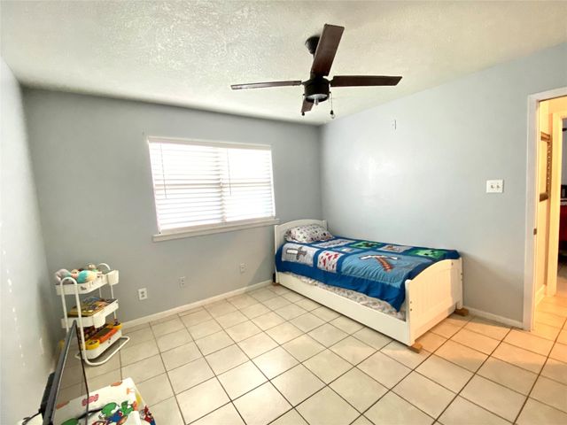 221 E Defee Avenue, Baytown, TX 77520