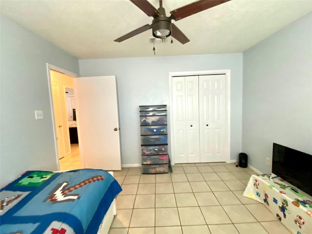 221 E Defee Avenue, Baytown, TX 77520
