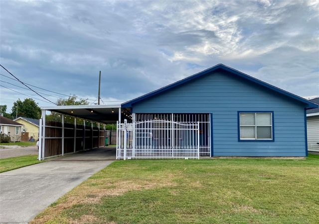 221 E Defee Avenue, Baytown, TX 77520