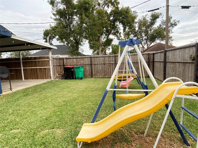 221 E Defee Avenue, Baytown, TX 77520