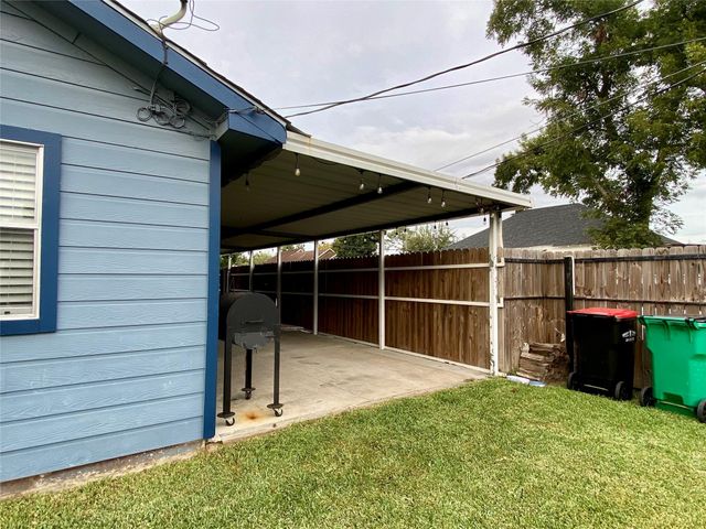 221 E Defee Avenue, Baytown, TX 77520