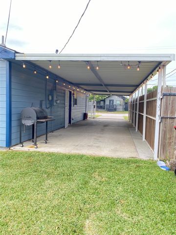 221 E Defee Avenue, Baytown, TX 77520