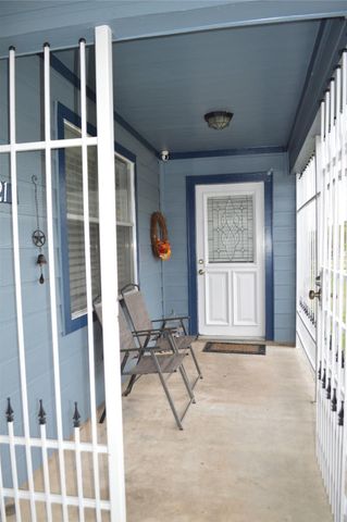 221 E Defee Avenue, Baytown, TX 77520