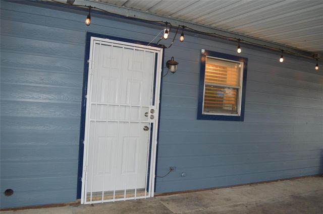 221 E Defee Avenue, Baytown, TX 77520