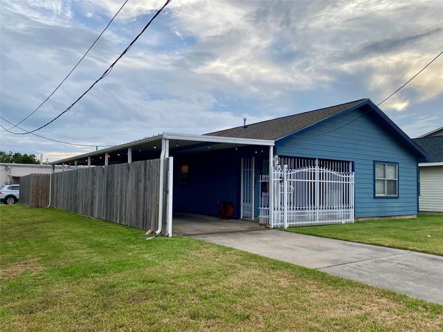 221 E Defee Avenue, Baytown, TX 77520