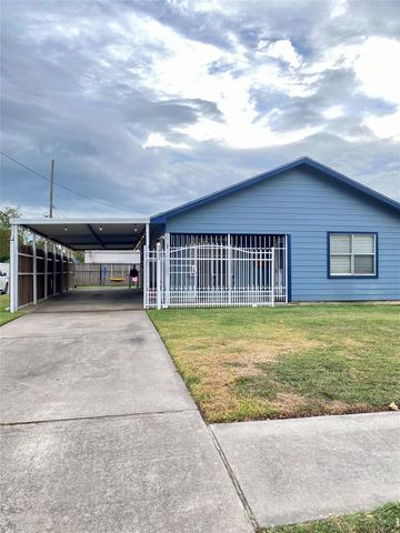 221 E Defee Avenue, Baytown, TX 77520