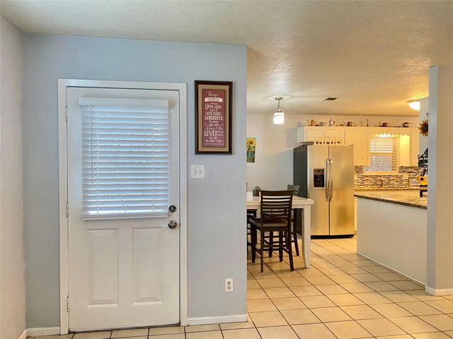 221 E Defee Avenue, Baytown, TX 77520
