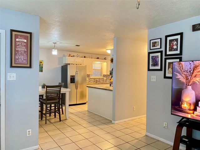 221 E Defee Avenue, Baytown, TX 77520