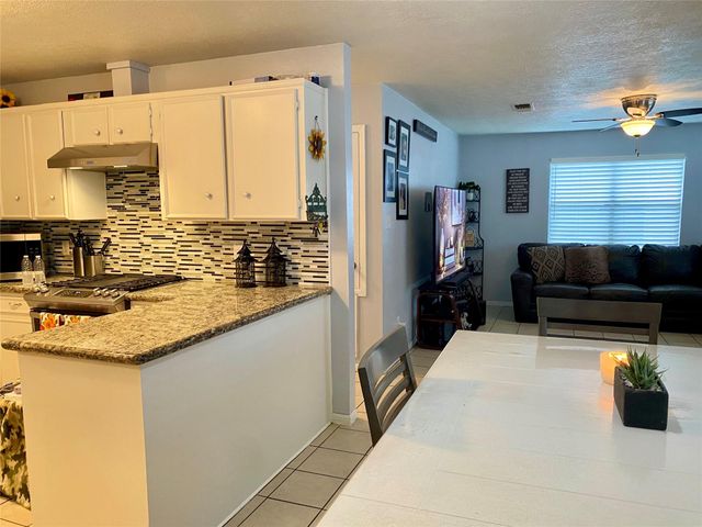 221 E Defee Avenue, Baytown, TX 77520