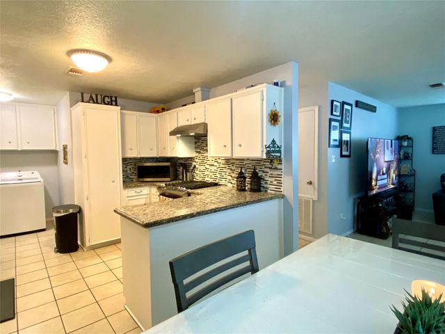 221 E Defee Avenue, Baytown, TX 77520