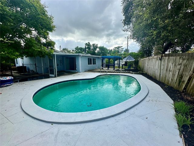 6374 HAMPTON DRIVE N, St Petersburg, FL 33710