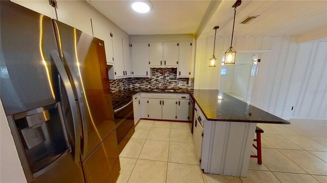 6374 HAMPTON DRIVE N, St Petersburg, FL 33710