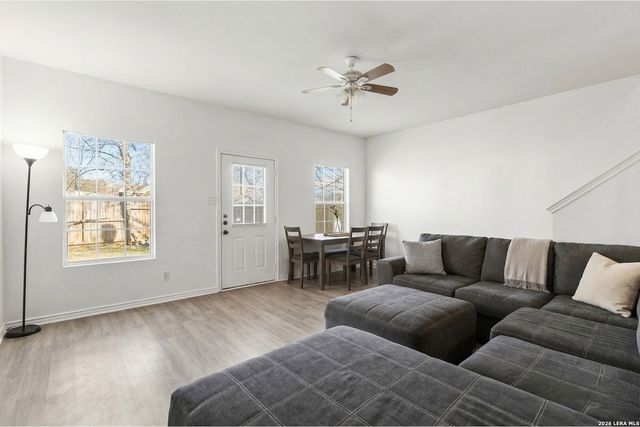 7815 Kingsbury Wood, San Antonio, TX 78240