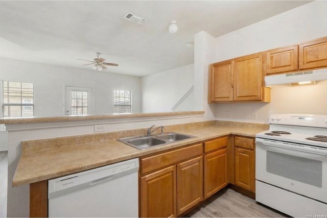 7815 Kingsbury Wood, San Antonio, TX 78240