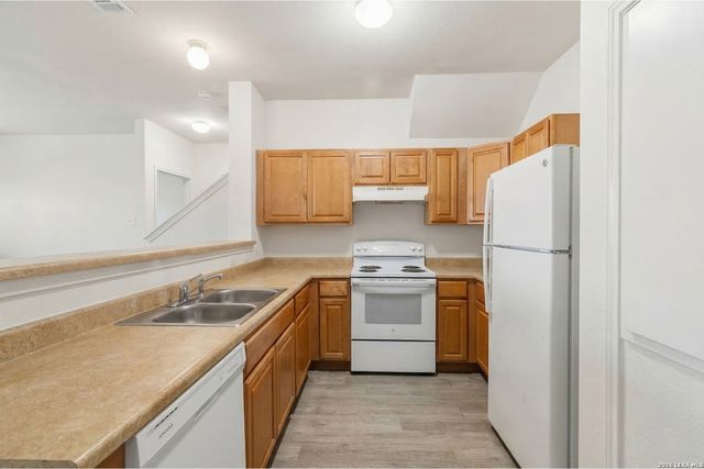 7815 Kingsbury Wood, San Antonio, TX 78240