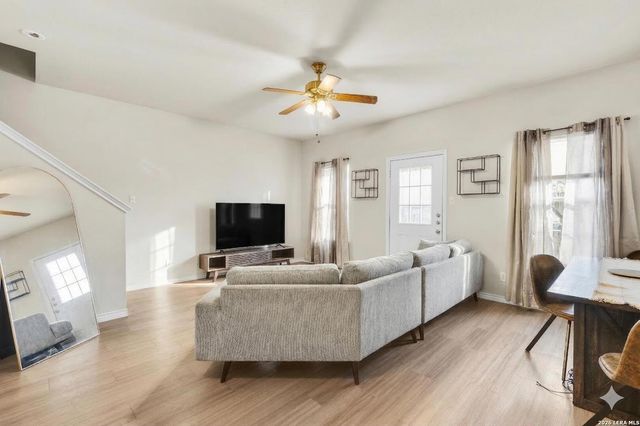 7815 Kingsbury Wood, San Antonio, TX 78240