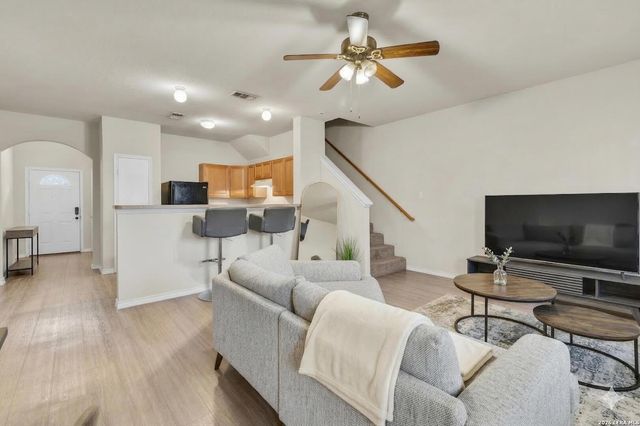 7815 Kingsbury Wood, San Antonio, TX 78240