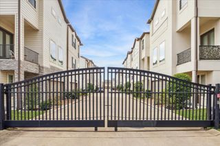 10927 Brookeshire Chase Lane, Houston, TX 77043