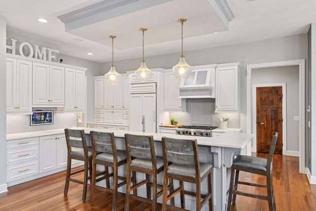 9787 Sky Lane, Eden Prairie, MN 55347