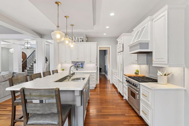 9787 Sky Lane, Eden Prairie, MN 55347