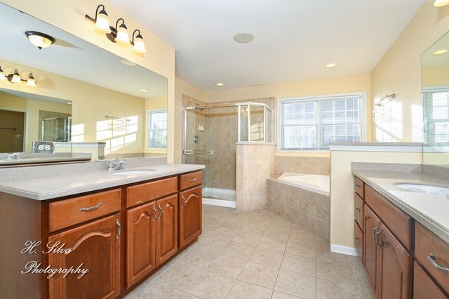 3260 Nottingham Drive, Algonquin, IL 60102