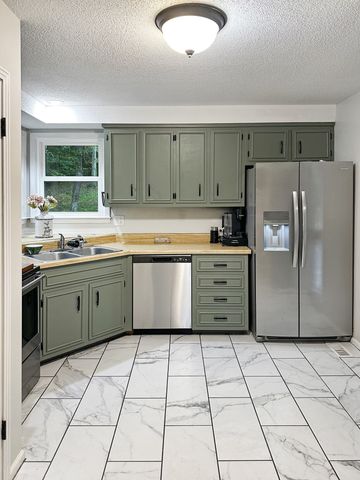 4320 Memory Ln, Adams, TN 37010