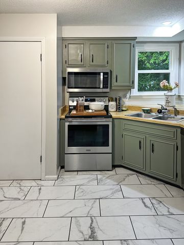 4320 Memory Ln, Adams, TN 37010