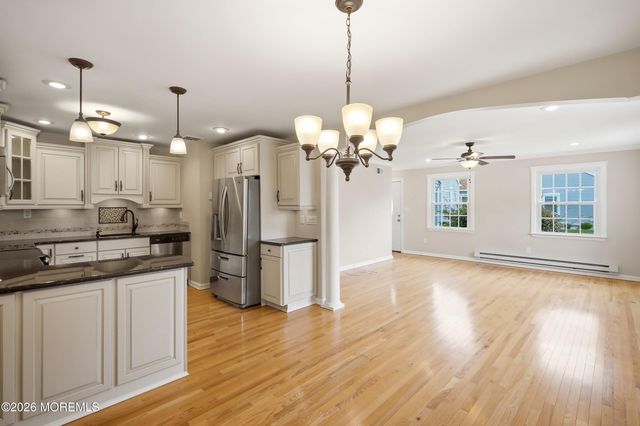 128 Korn Market A, Freehold, NJ 07728