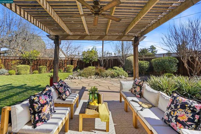 2117 Gill Port Ln., Walnut Creek, CA 94598