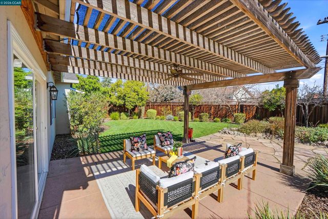 2117 Gill Port Ln., Walnut Creek, CA 94598