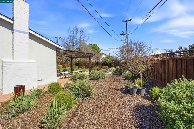 2117 Gill Port Ln., Walnut Creek, CA 94598