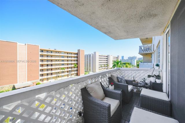 400 NE 12th Ave 505, Hallandale Beach, FL 33009