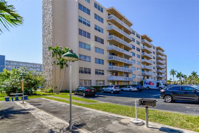 400 NE 12th Ave 505, Hallandale Beach, FL 33009