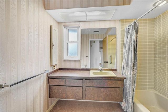 426 WHITFIELD AVENUE, Sarasota, FL 34243