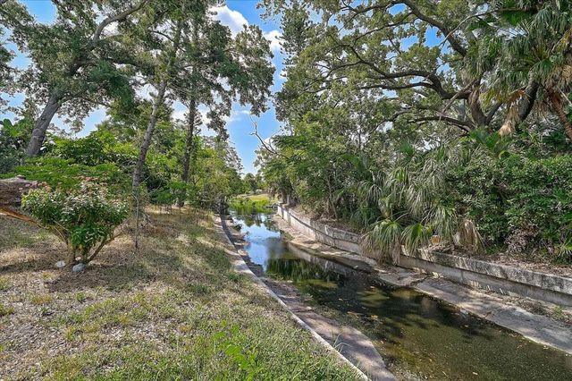 426 WHITFIELD AVENUE, Sarasota, FL 34243