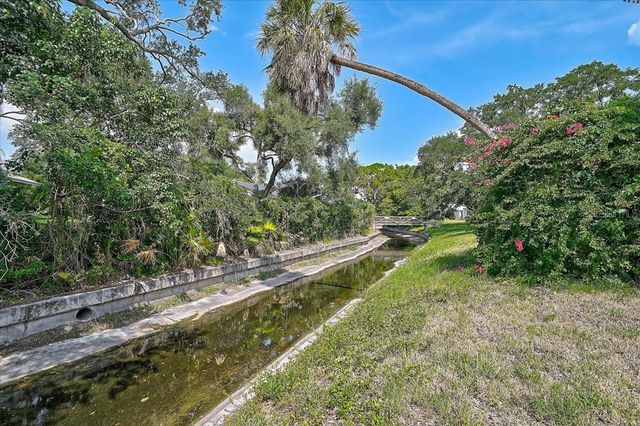 426 WHITFIELD AVENUE, Sarasota, FL 34243