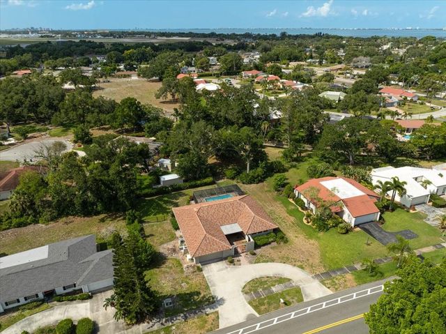 426 WHITFIELD AVENUE, Sarasota, FL 34243