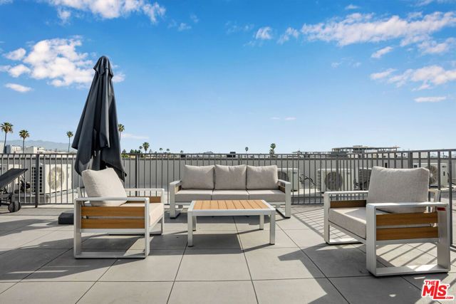 5813 Lexington Avenue 203, Los Angeles, CA 90038