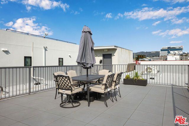 5813 Lexington Avenue 203, Los Angeles, CA 90038