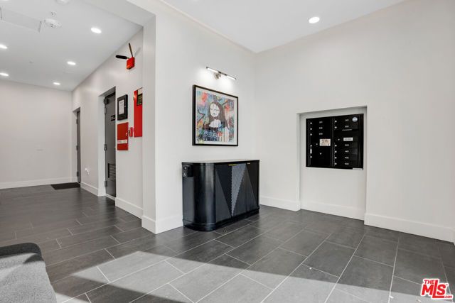 5813 Lexington Avenue 203, Los Angeles, CA 90038