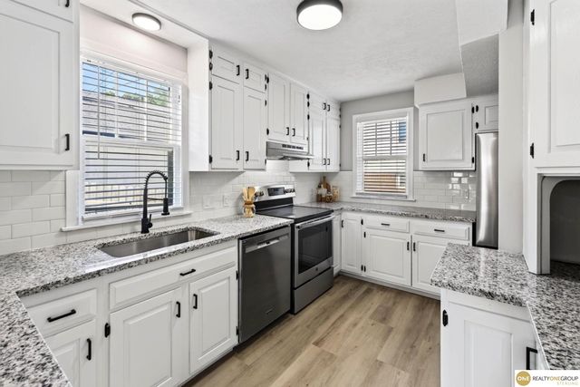4417 Poppleton Avenue, Omaha, NE 68105