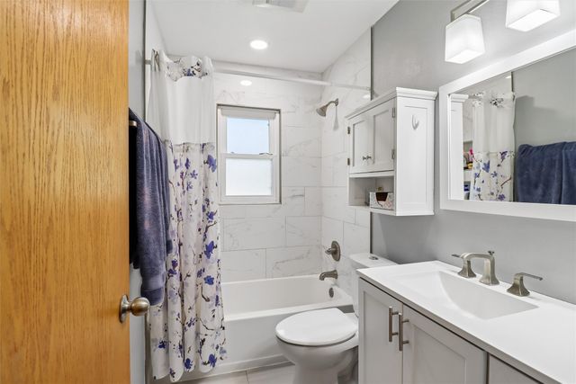 1214 NW Applewood Street, Ankeny, IA 50023