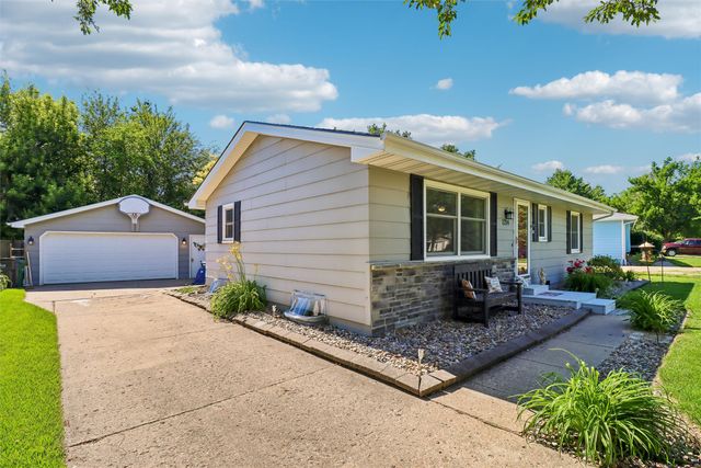 1214 NW Applewood Street, Ankeny, IA 50023