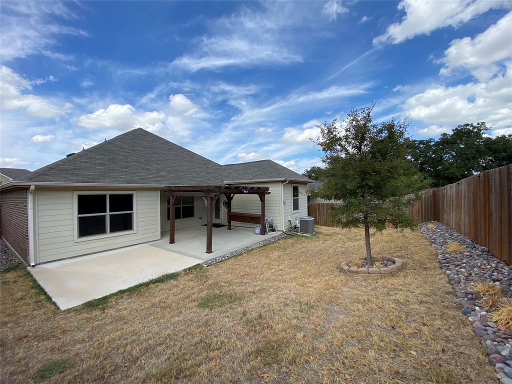 217 Bearman Drive, Fort Worth, TX 76120 — photo 4