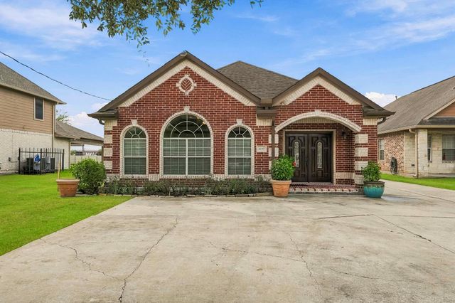 5627 Brookfield Drive, Houston, TX 77085