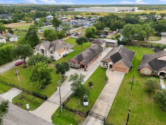 5627 Brookfield Drive, Houston, TX 77085